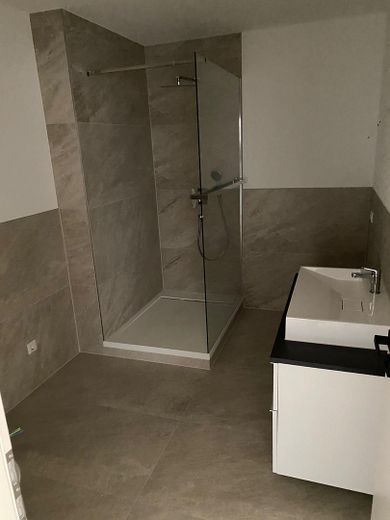 Frisch sanierte 3-Zimmer ETW mit separatem Eingang – Bad