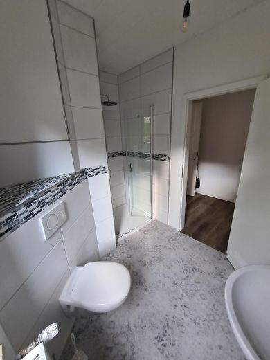 Attractive semi-detached house with two residential units and a large garden – EG Bad