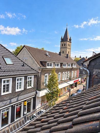 Toplage, helles Dachgeschoss mit Südbalkon und Einbauküche! – Ausblich Nord