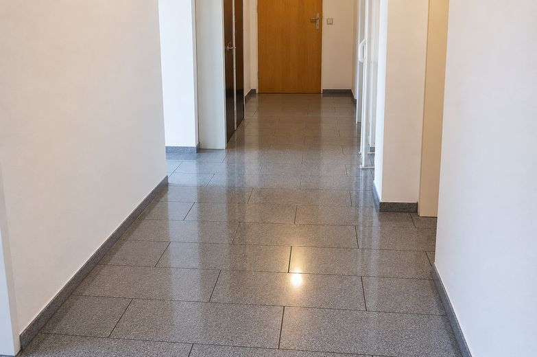 Appartamento di 3 locali con loggia in vendita – Flur