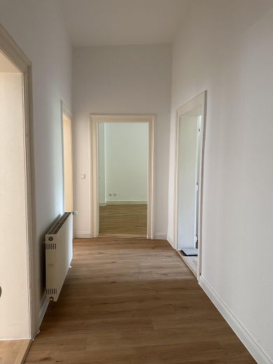 Erstbezug, neu sanierte 4 Zimmerwohnung Nähe Wilhelmsplatz – Flur