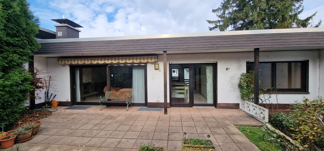 Großzügiges Reihenmittelhaus mit 222m² in Muffendorf, Einliegerwohnung und sonnigem Atriumgarten – Terrasse