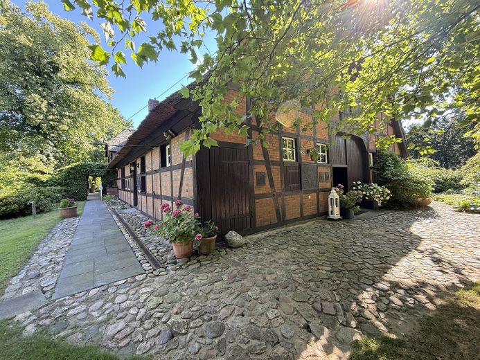 Exkl. Anwesen, Family-Office oder Pferdehof nur 64 km von Hamburg - max. bis 30 ha Eigenland möglich – Eichenfachwerkhaus