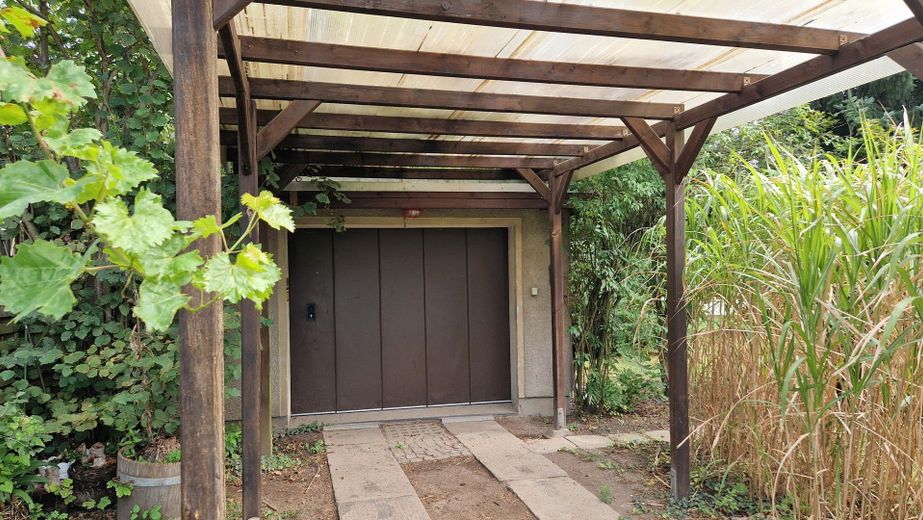 Carport vor Garage