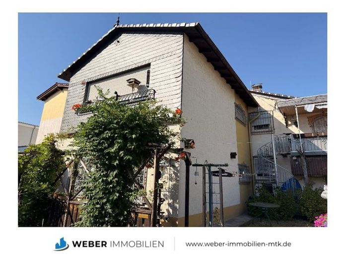 1-2 Generationenhaus mit SONNEN-Garten in RUHIGER Seitenstraße von WEILBACH – Gartenansicht
