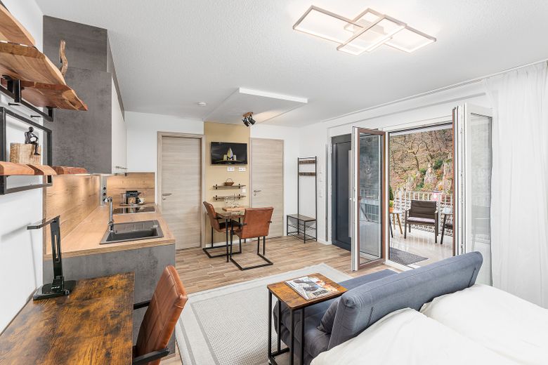 Neubau: vollmöblierte Businessapartments mit Panoramablick – Apartment 6 Wohnraum
