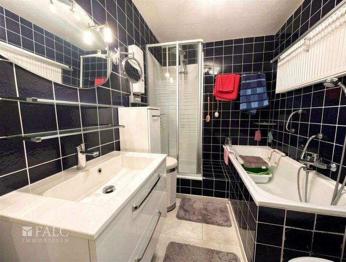 Attraktive 3-Zimmer-Wohnung mit großem Balkon und Weitblick im Wohnpark Bergheim – Badezimmer