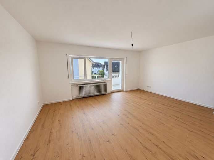 Exklusive, sanierte 4-Zimmer-Wohnung - Provisionsfrei! – Wohnzimmer