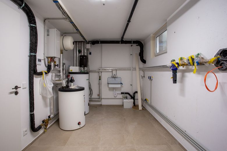 Exklusives Einfamilienhaus mit hochwertiger Ausstattung, Garage und Garten – KG - Technik / HWR