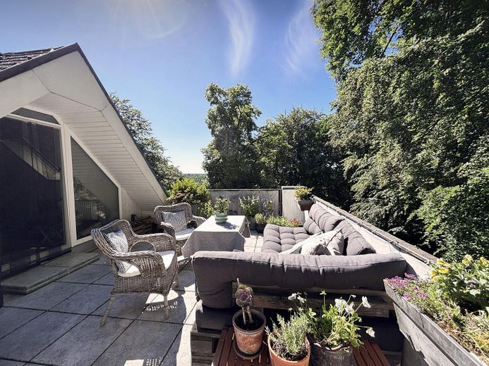 135 m² Altbauwohnung mit sonniger Dachterrasse in Aumühle – Sonnige Dachterrasse