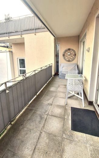 Großzügige 2-Zimmer-Wohnung, hochwertige Einbauküche, Innenstadt, Südbalkon – Südbalkon (leider bewölkt)