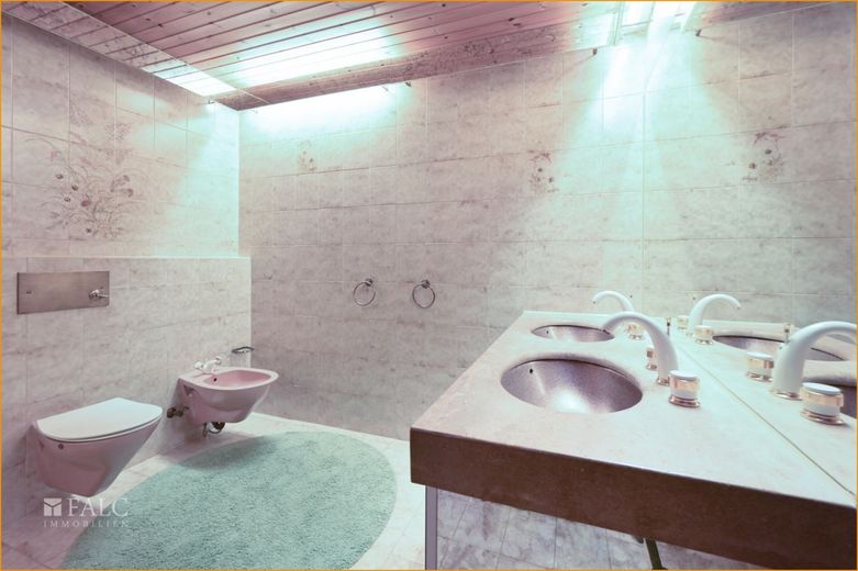 Exklusive 3,5 Zimmer Wohnung mit großzügiger Dachterrasse und Alpenblick!! – Duschbad