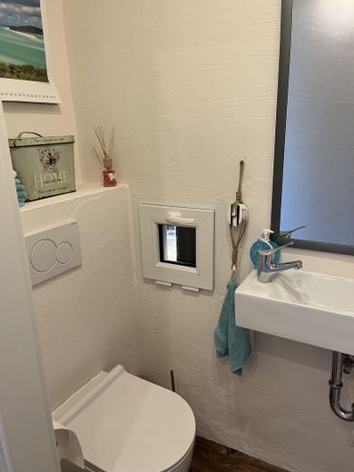 Gäste WC mit Waschbecken