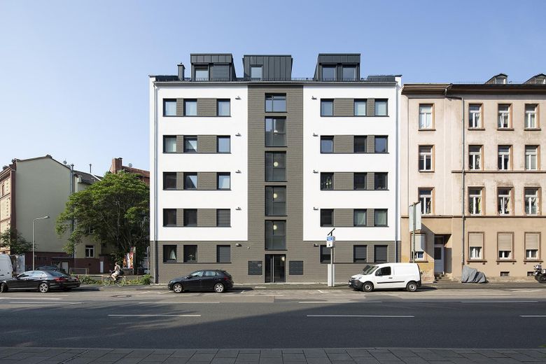 Penthauswohnung mit Dachterrasse: 2-Zimmer-Wohnung mit Einbauküche im Zentrum zu vermieten! – Hausansicht Seilerstraße 