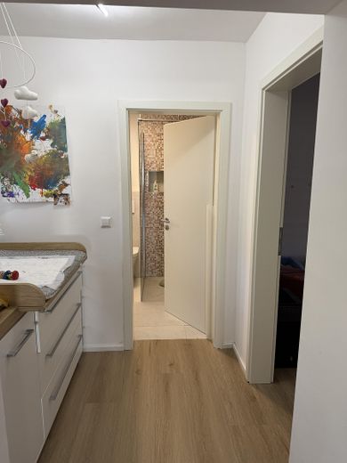 Huis in plaats van appartement – gemoderniseerd voorhuis met tuin – Foto 9