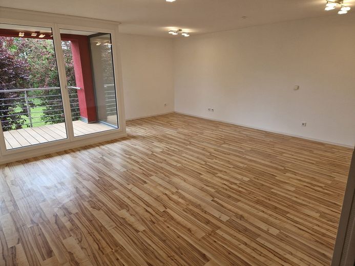 Erstkl. helle 3,5-Zi.-Wo., Blk, EBK, gr. Garage, Röthenbach a. d. Peg. – Foto 2