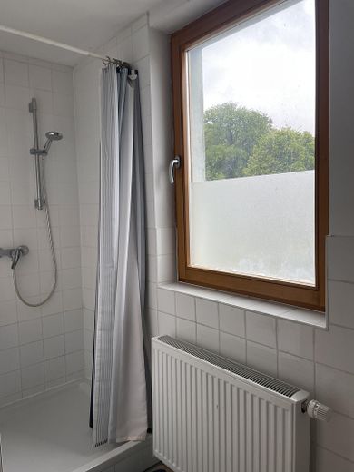 Großzügiges historisches Landhaus mit Studioatelier - familienfreundlich, Nähe Berlin, See & Wald – Duschbad, OG Whg 2