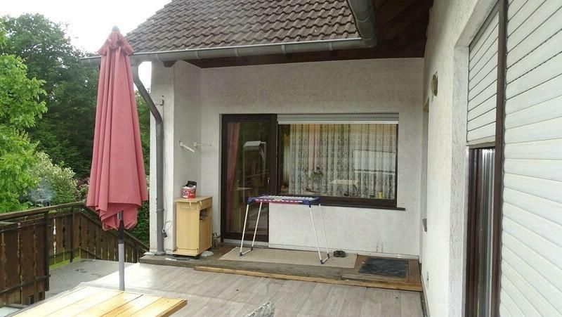 Großes Einfamilienhaus in ruhiger, gepflegter Wohnlage, mit schönem Garten und großem Balkon – Balkontür z. Wohnzimmer