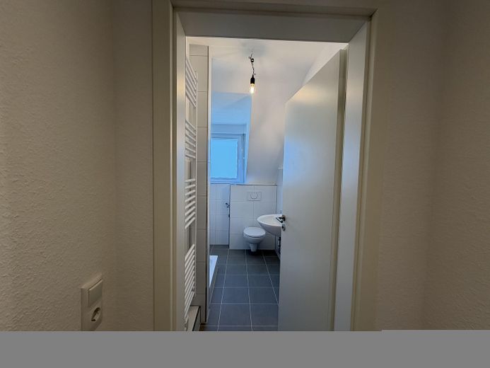 Pierwsze zamieszkanie po generalnym remoncie – wysokiej jakości mieszkanie 2-pokojowe w kamienicy w Karlsruhe Weststadt – Badezimmer