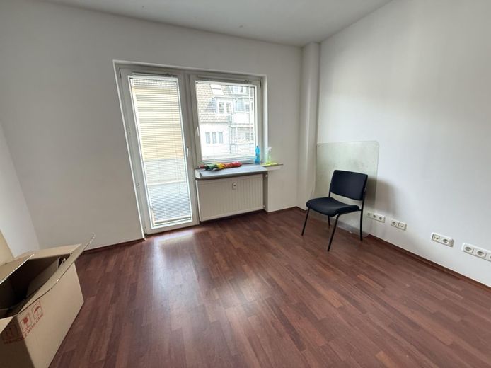 Kleines Büro mit Balkon mitten in City – Raum1