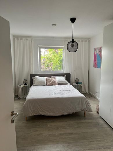 Renovierte, helle 3 Zimmer Wohnung (Refrath) – Schlafzimmer