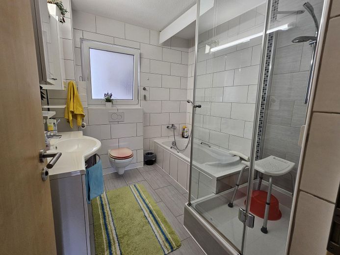 RESERVIERT! - Provisionsfrei: Gepflegtes Zweifamilienhaus mit Gartenparadies in Top-Lage (Köln/Bonn) – Bad EG