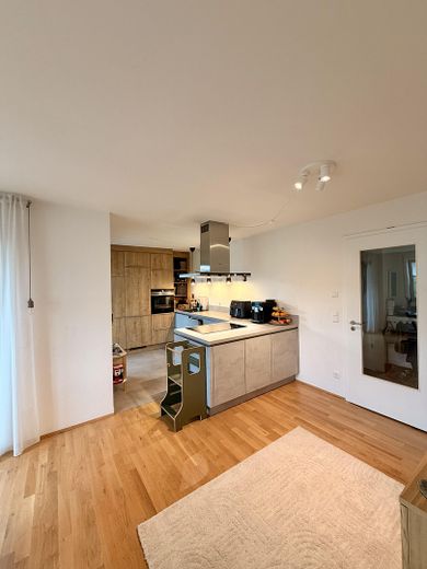 Exclusive 4-room apartment with designer kitchen and underground parking space – living at the highest level – Foto 4