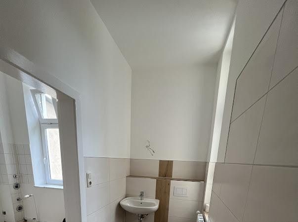 3-Raumwohnung mit PKW-Stellplatz, Küche und Keller – Foto 6