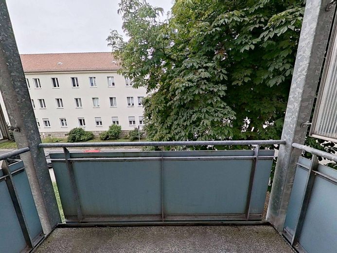 Pirna-Sonnenstein में BALCONY और सुविचारित फ्लोर प्लान के साथ उज्ज्वल 2-कमरों वाला अपार्टमेंट – Balkon