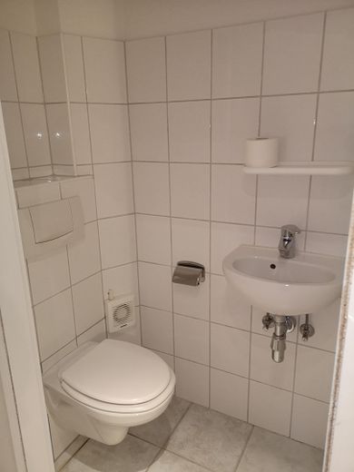 Investment property: Listed apartment building with potential – Gäste-WC EG/Gewerbe