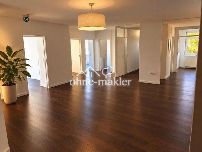 150 m² in the heart of Öhringen – practice/office space or potential for residential use – Photo 1