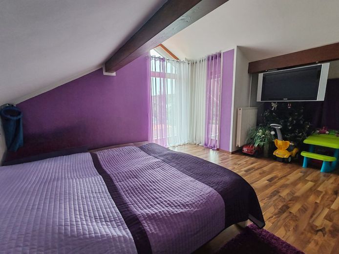 Wunderschönes Einfamilienhaus mit Galerie – DG Zimmer