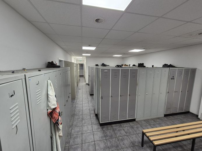 Halle sowie Büro- und Verwaltungsgebäude in Waltershausen – Foto 38
