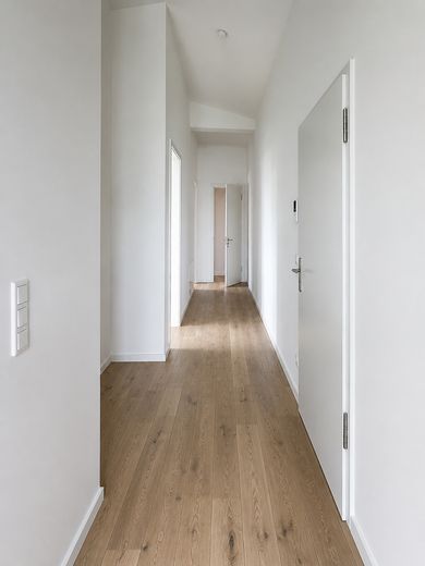 Haus im Haus großzügige 156 m² 4 Zimmer Penthousewohnung mit Aufzug, Süd Balkon, nahe Berlin – Flur