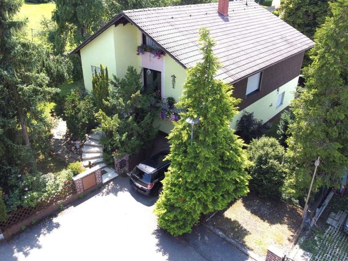 Mehrgenerationenhaus mit Wohlfühlfaktor und viel Raum zur Entfaltung – Foto 1