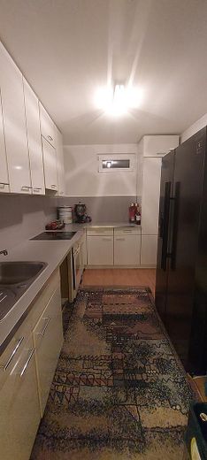 Geräumiges und modernisiertes 8-Zimmer-Einfamilienhaus mit geh. Innenausstattung in bester Lage – Küche Keller