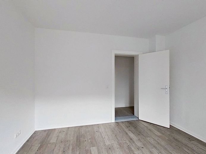 Die Blätter fallen, Ihre Miete auch: Helle 3-Zimmer-Wohnung mit Balkon – Ansicht II: Schlafzimmer I