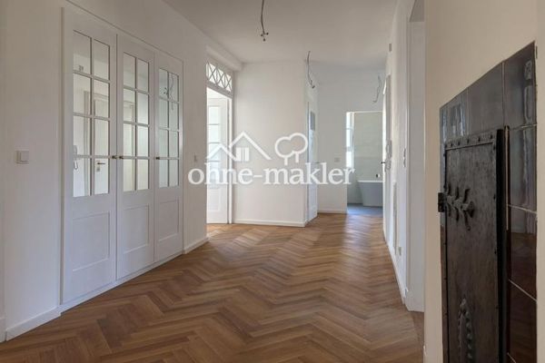 Esclusivo appartamento d’epoca di 146 m² completamente ristrutturato in posizione privilegiata a Göppingen–elegante, moderno, unico