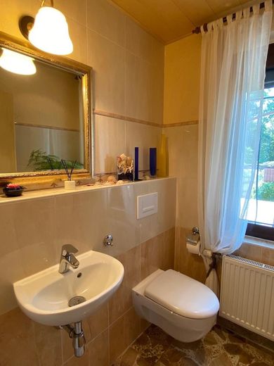 Gepflegte 4‑Zimmer‑Doppelhaushälfte | 110 m² | Vollkeller mit Nutzfläche 55 m² | Südterrasse – Gäste-WC