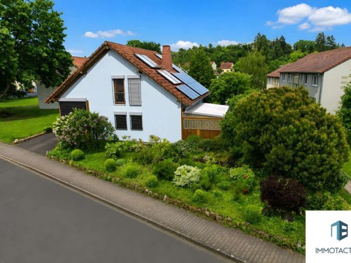 Komfortables Einfamilienhaus mit Terrasse, PV-Anlage, Carport - viel Raum für Wohnen, Arbeit & Hobby – Foto 1
