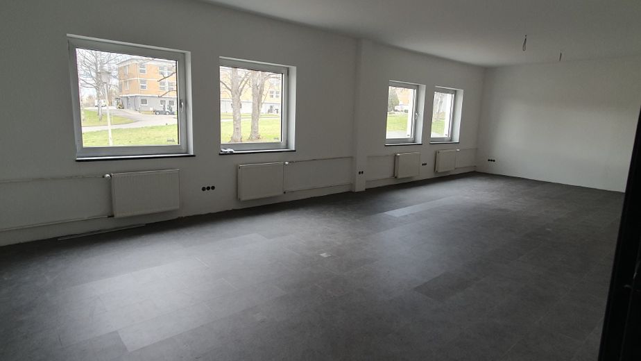 Top Büroflächen mit vielen Möglichkeiten, EUR 15,- bis 17,- pro qm warm – Büro EG groß