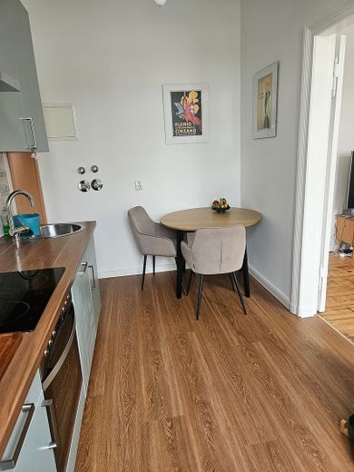 Sueño de edificio antiguo en Mittenwalde: 2 hab., 56 m², suelos de madera, cocina equipada y uso compartido del jardín – Foto 7