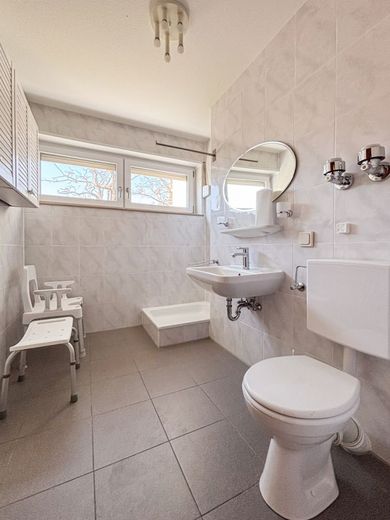 Premium-Angebot: Gonsenheim! 2-ZKB-Whg mit TG &amp; Balkon! Freigestellt! Gut vermietbar, WG geeignet – Badezimmer