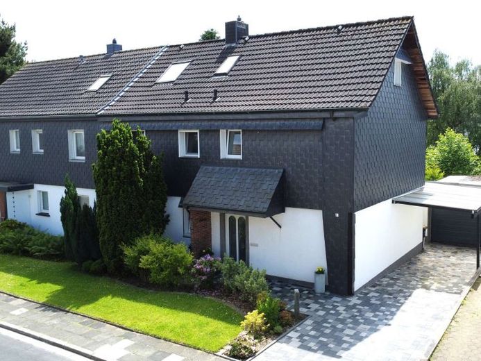 Gepflegtes 2 Familienhaus mit Schwimmteich im Herzen von Recklinhausen – Foto 1