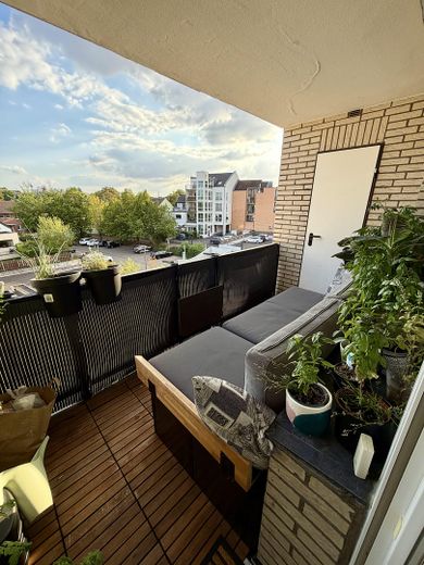 Gut geschnittene 2-Zimmer-Wohnung mit Balkon & Einbauküche in zentraler Lage von Pulheim – Balkon
