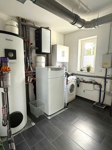 Modernes freistehendes Einfamilienhaus von 2019 mit großem Garten, zentral – Foto 11