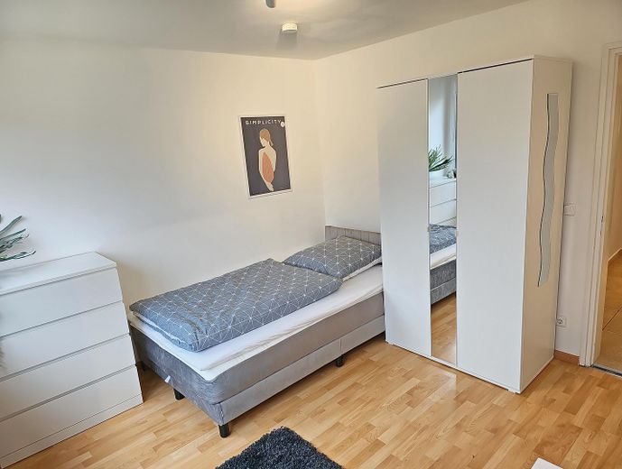 moderne möblierte 4 Zimmer Wohnung in zentraler Lage von Germering – Foto 9
