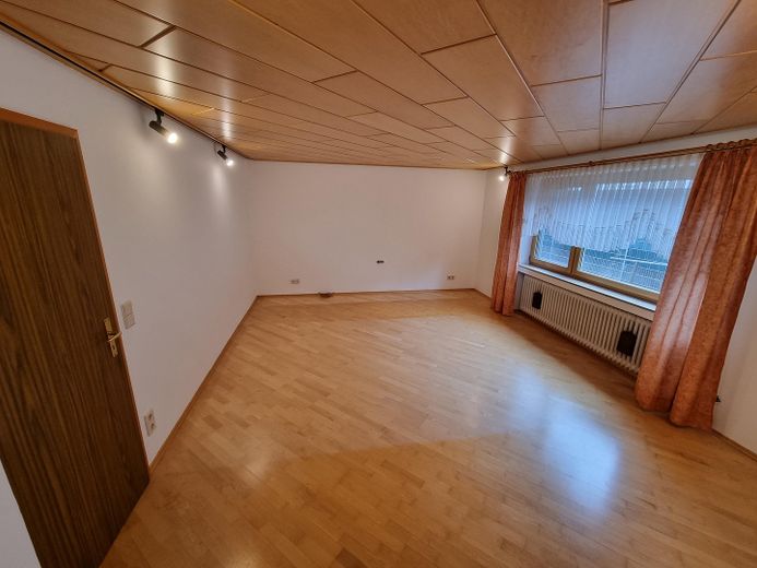 Großzügiges Einfamilienhaus mit 4 Garagen – Provisionsfrei – Ideal für große Familien – EG Wohnzimmer