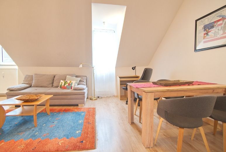 Gemütlich-moderne Wohnung im Dachgeschoss, komplett ausgestattet, ruhige Lage – 26943035a7fd195a2fdb3fb50e685ff9ed8851d3.jpg