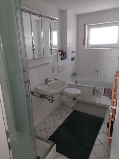 H10 OG rechts – Badezimmer